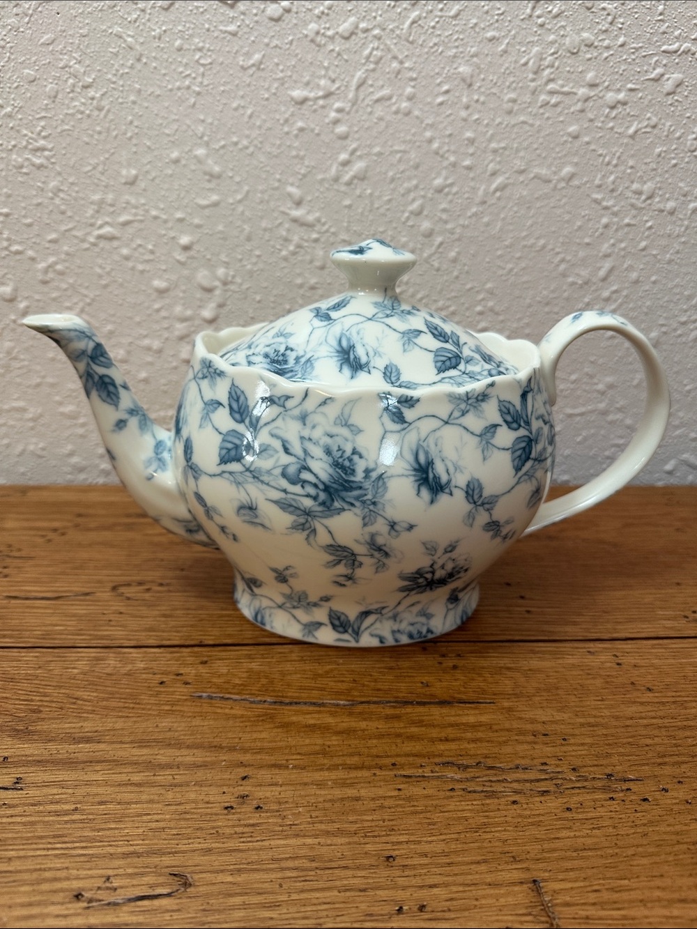 Blue Rose Toile Fine Porcelain Teapot with Lid
